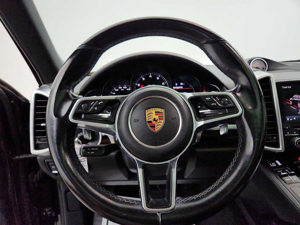 Used 2017 Porsche Cayenne Platinum Edition image 18
