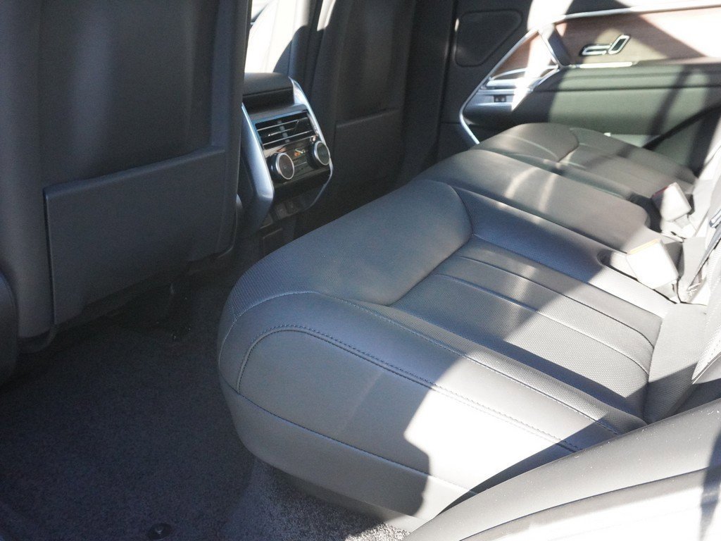 Used 2025 Land Rover Range Rover SE image 29