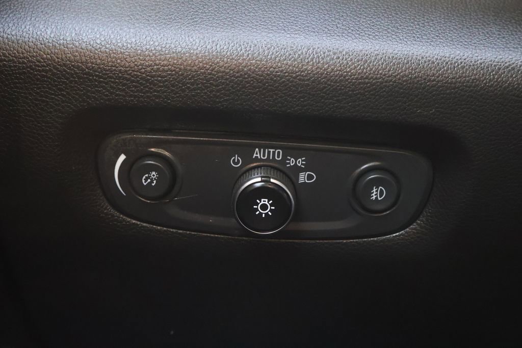 Used 2020 Chevrolet Traverse LT w/ LT Premium Package image 32