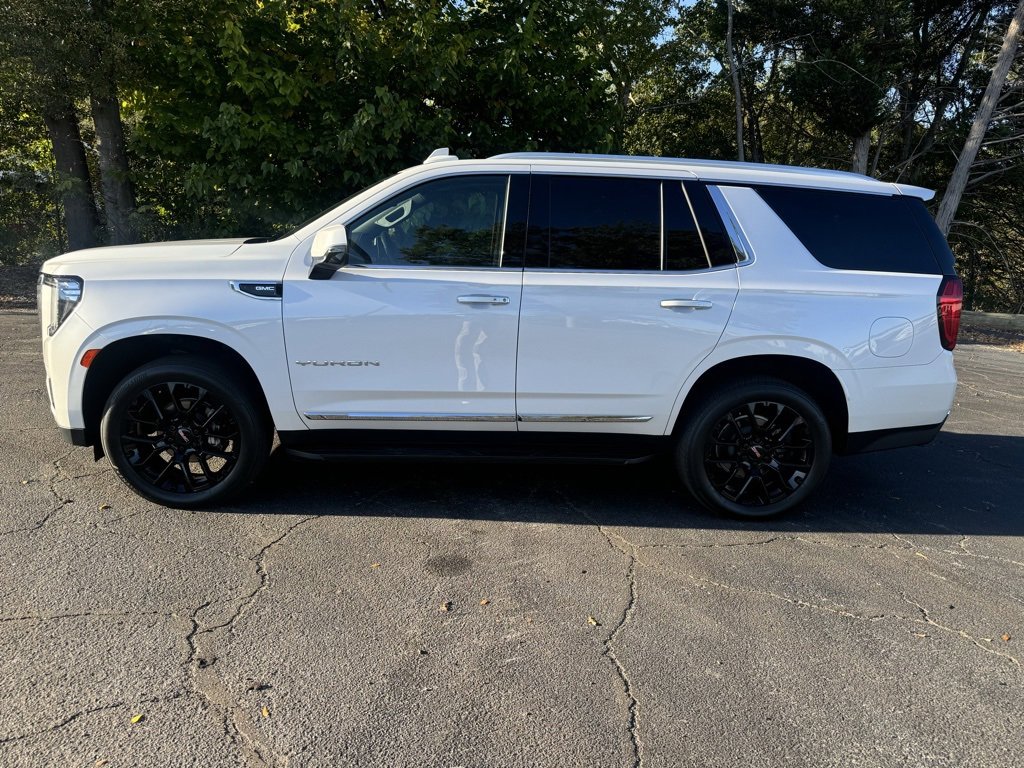 Used 2023 GMC Yukon SLT w/ SLT Premium Package image 2