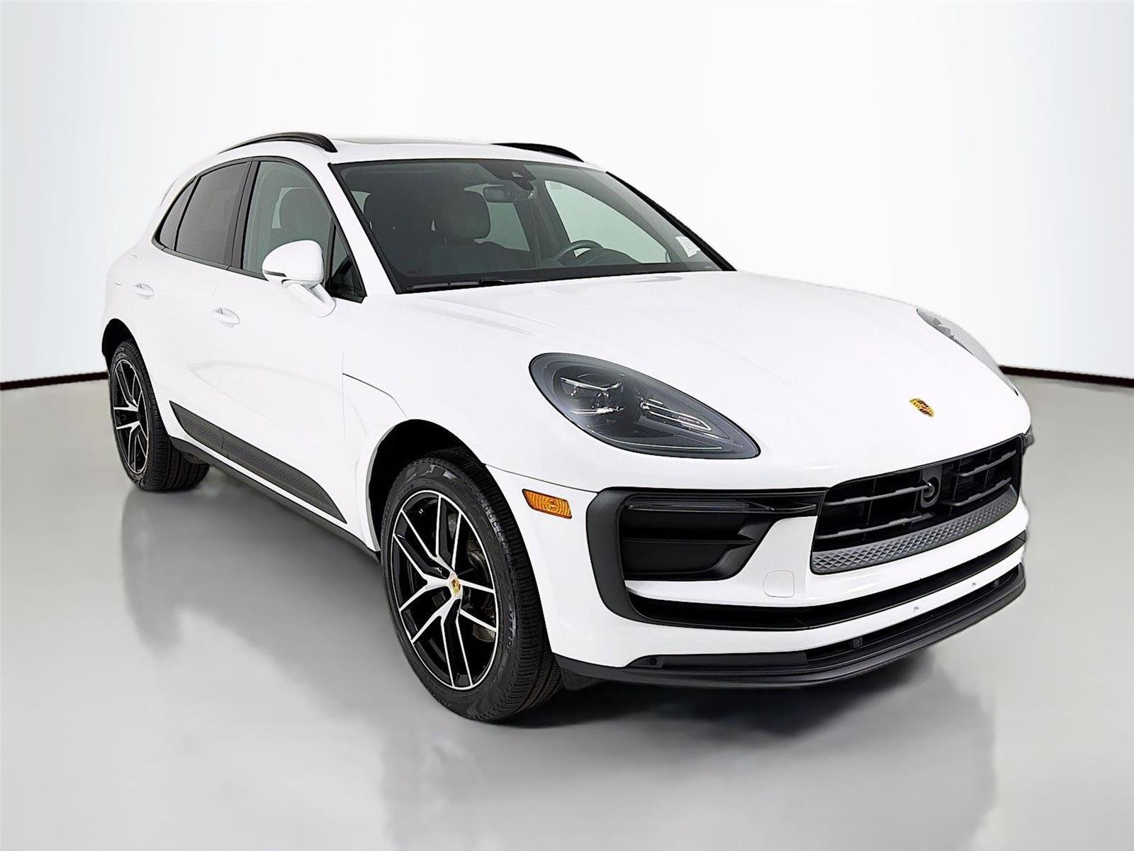 Certified 2023 Porsche Macan AWD/4WD image 30