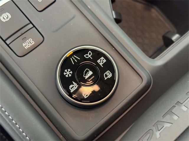 Used 2025 Nissan Pathfinder S image 31