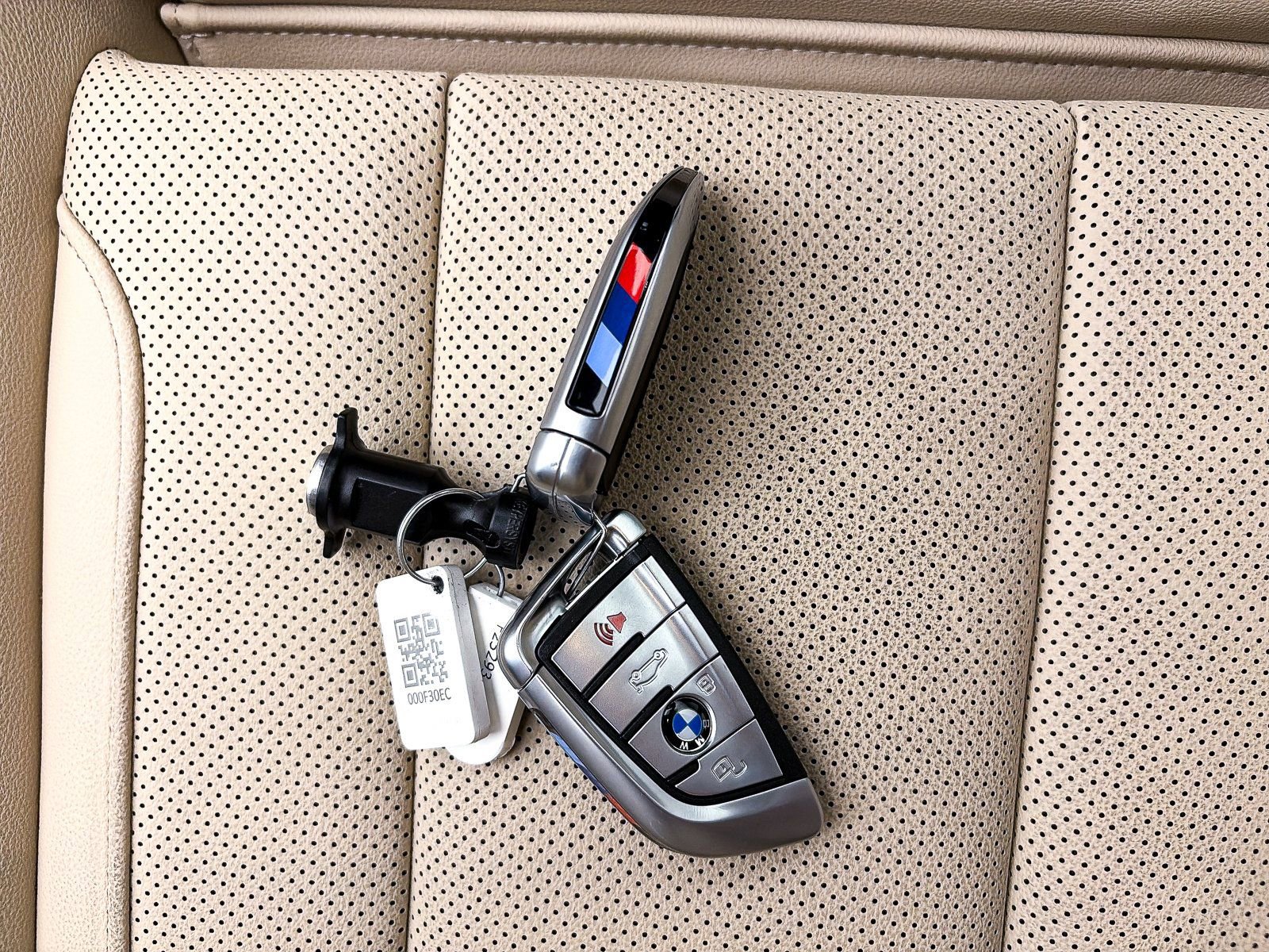 Used 2025 BMW 330i Sedan w/ M Sport Package image 27