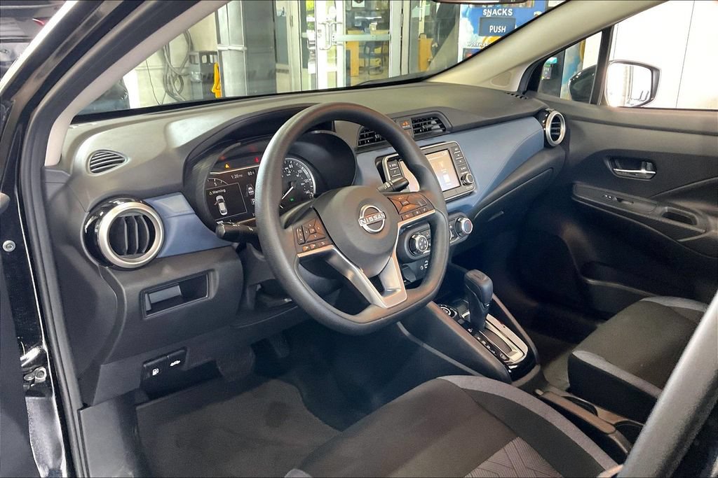 Used 2025 Nissan Versa SV FWD image 4