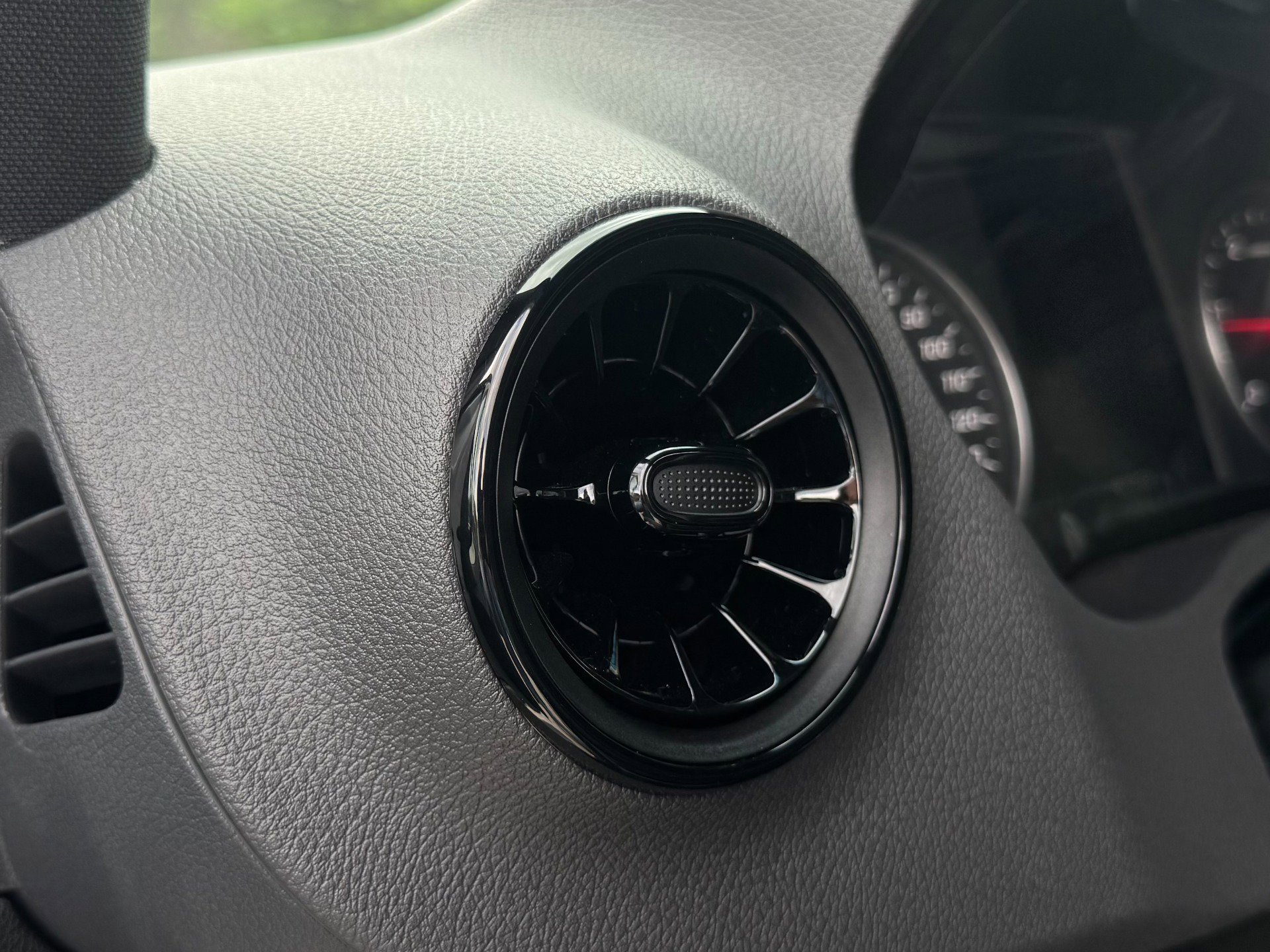 Used 2025 Mercedes-Benz Sprinter 2500 image 40