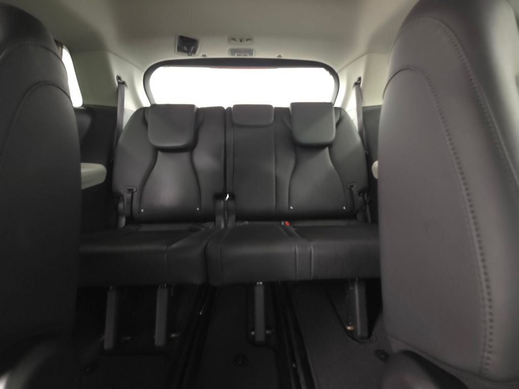 Used 2024 Kia Carnival SX image 34
