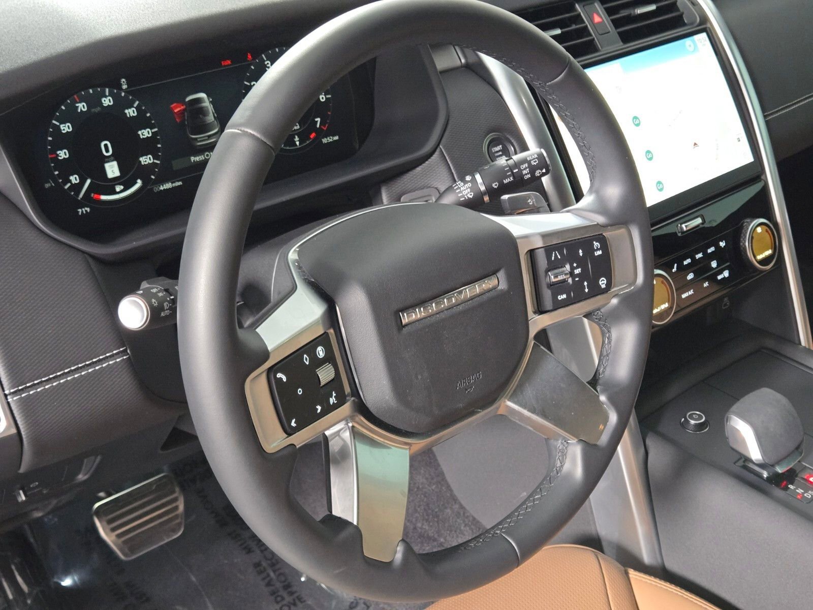 Used 2025 Land Rover Discovery Dynamic SE AWD/4WD image 24