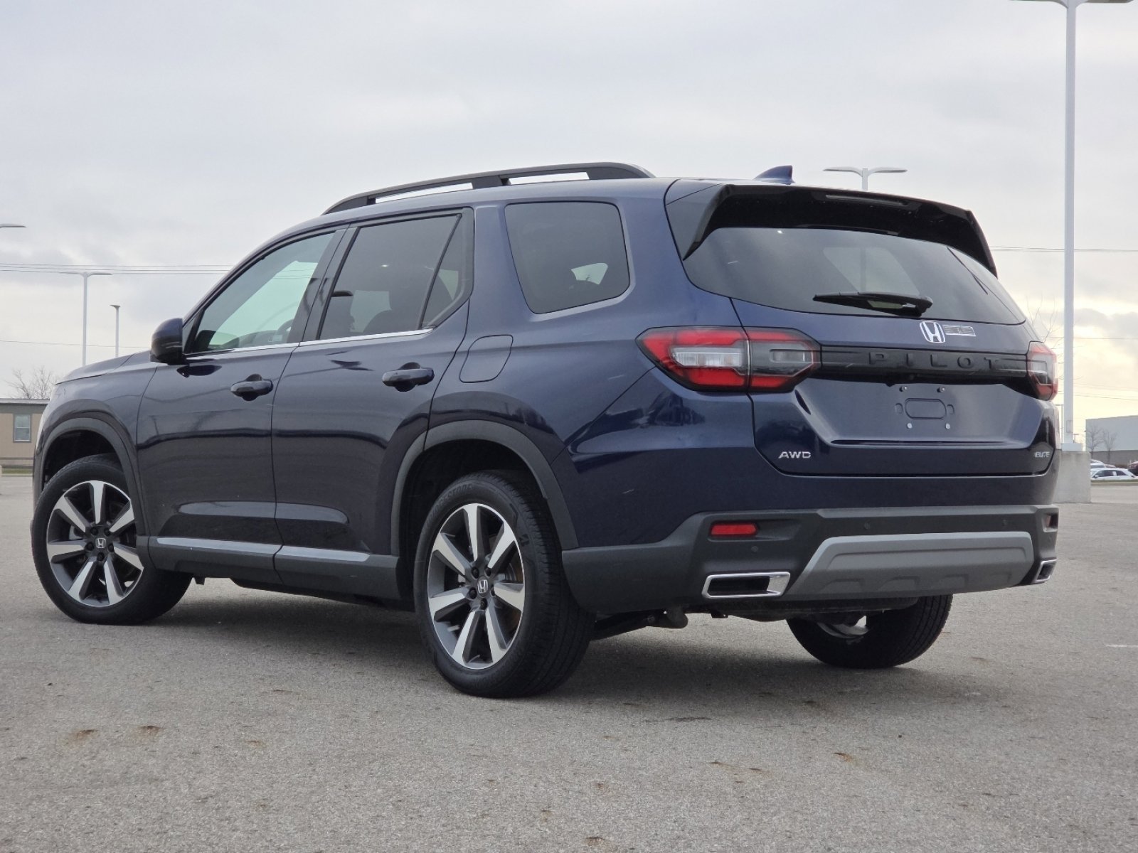 Used 2025 Honda Pilot Elite image 16