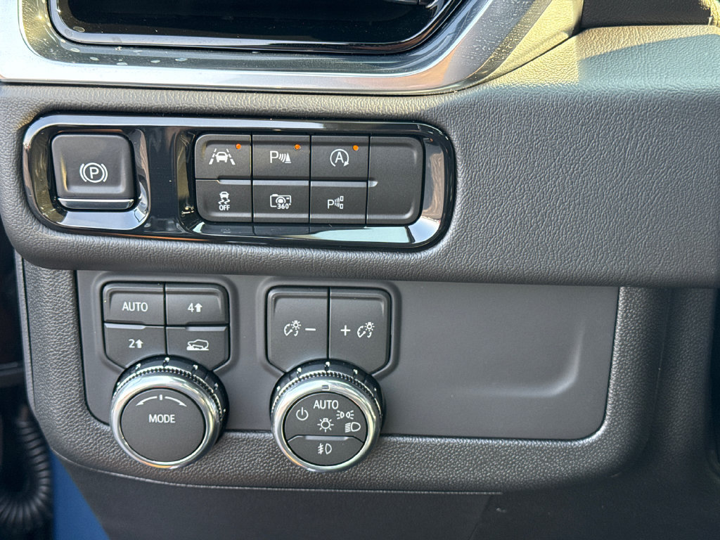New 2026 GMC Yukon Denali w/ Sun & Power Step Package AWD/4WD image 18