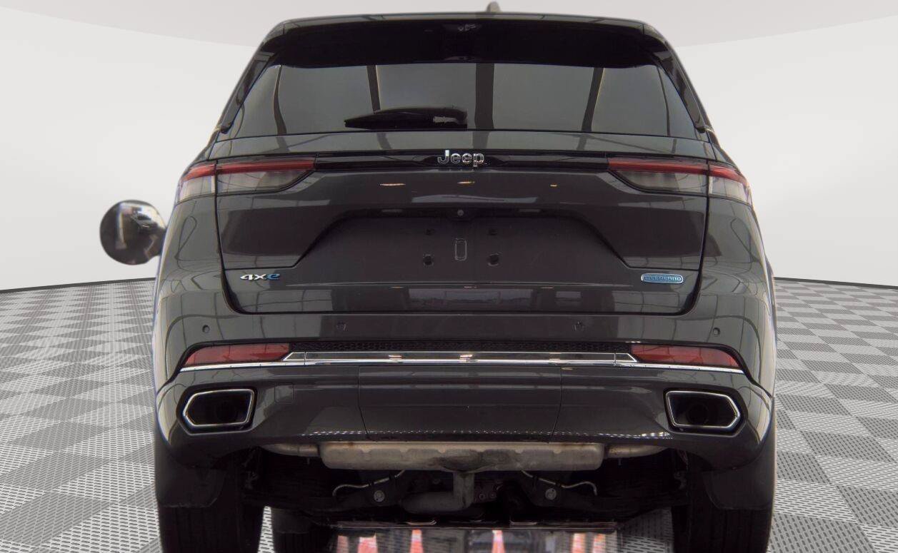 Used 2022 Jeep Grand Cherokee Overland w/ Advanced Protech Group III AWD/4WD image 17