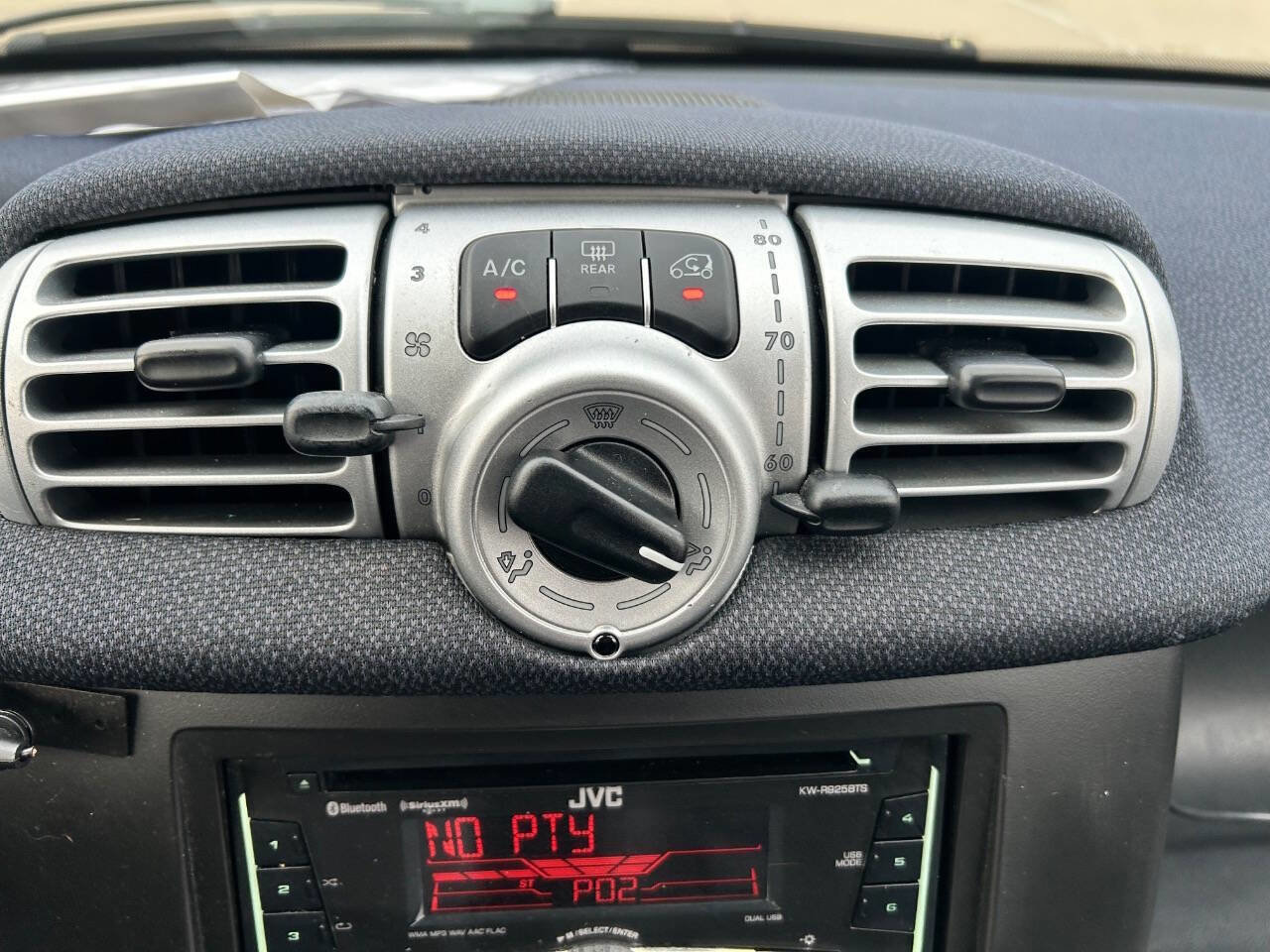 Used 2015 smart fortwo pure image 18