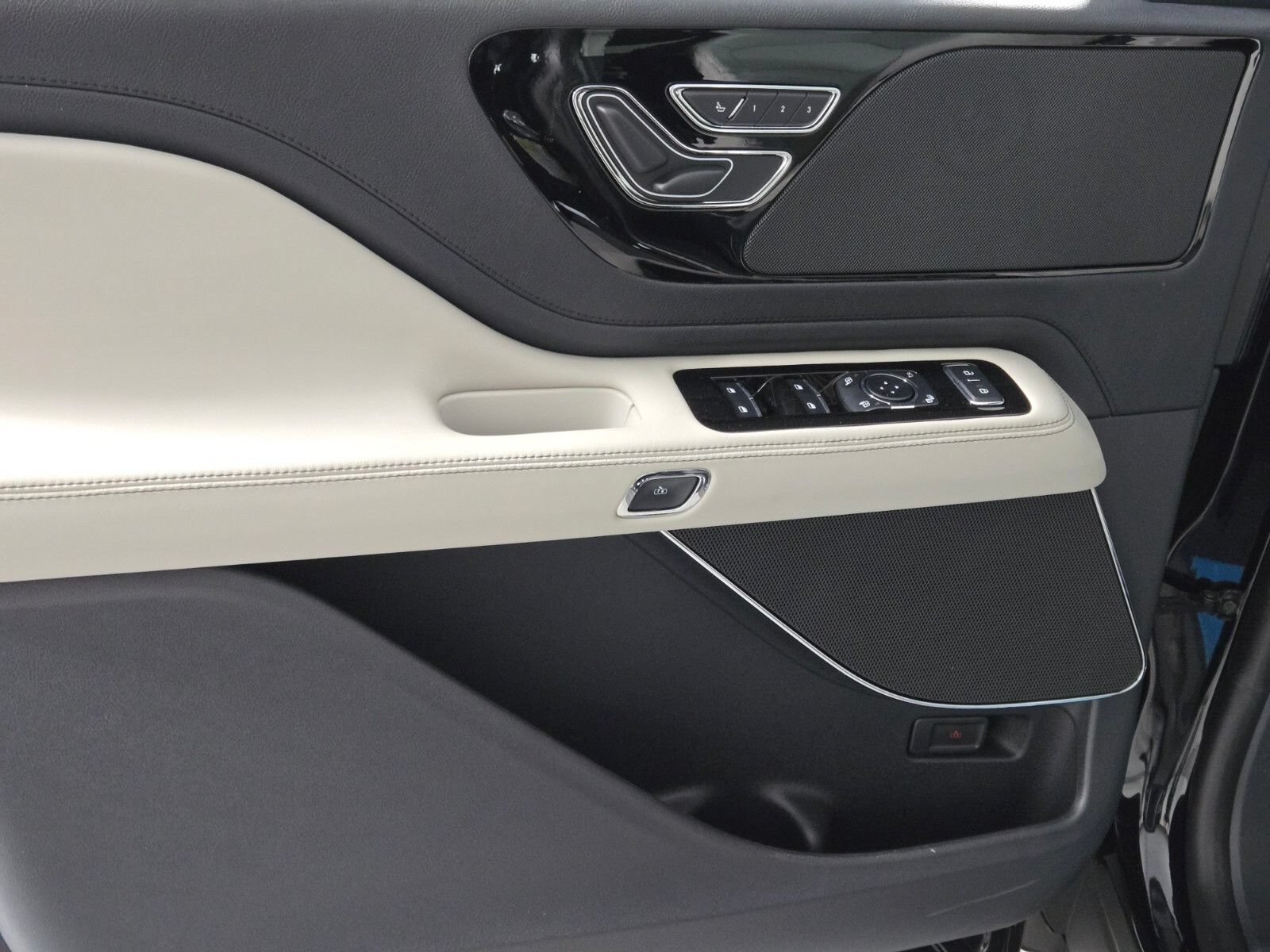 New 2026 Lincoln Aviator AWD image 22