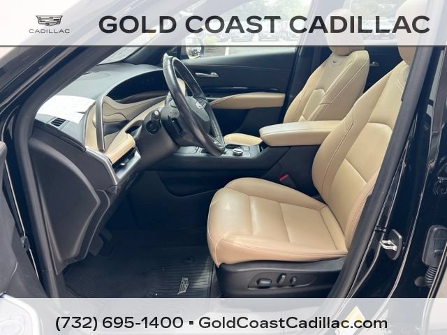 Used 2024 Cadillac XT4 Luxury w/ Cold Weather Package FWD image 16