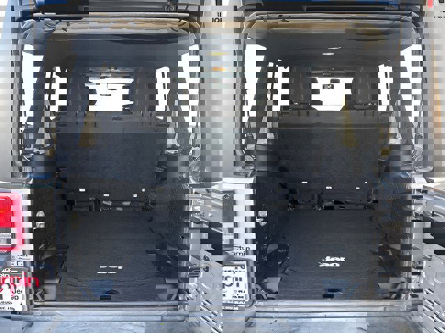 Used 2017 Jeep Wrangler Unlimited Rubicon w/ Cold Weather Group image 18