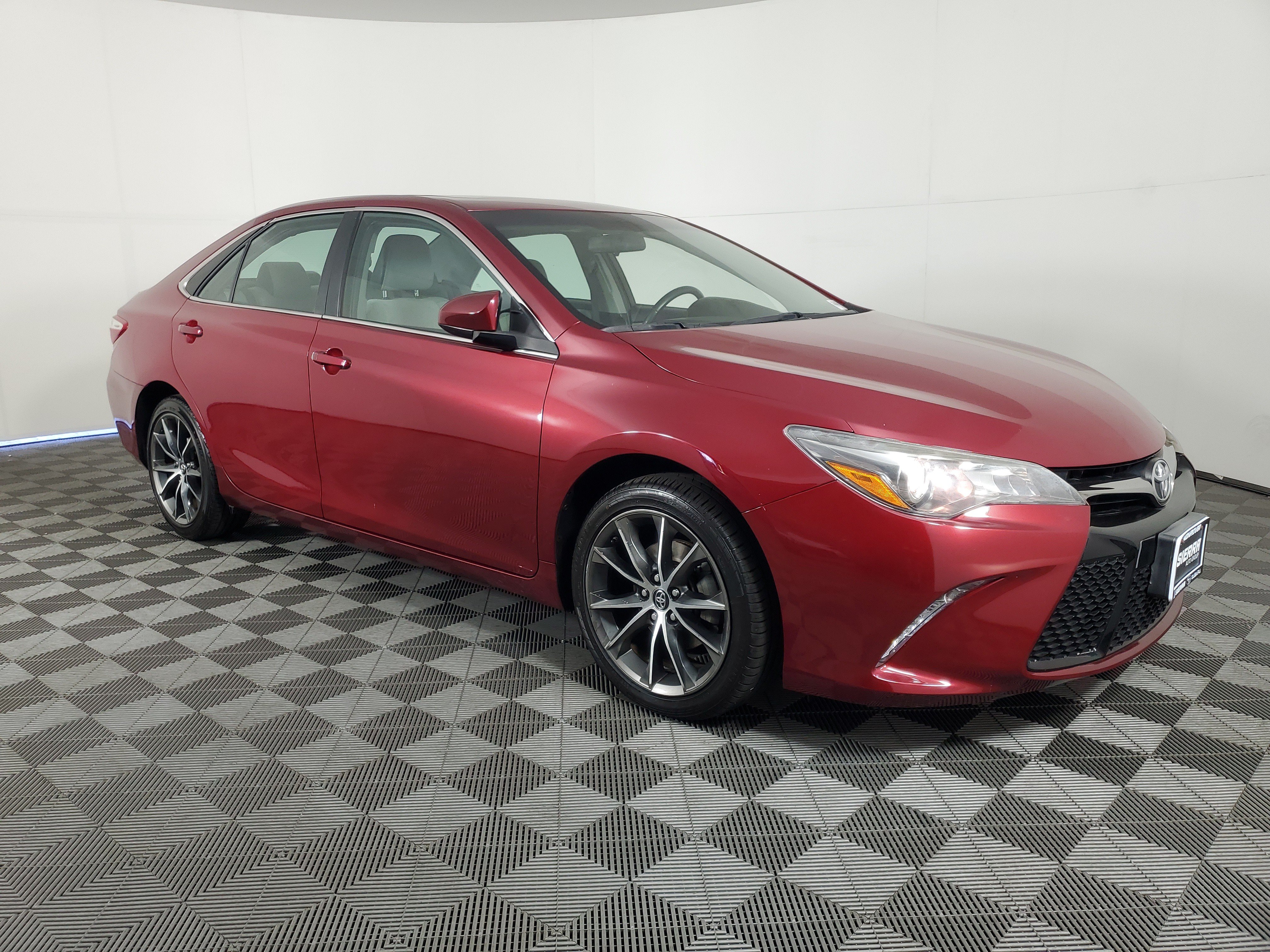 Used 2017 Toyota Camry XSE w/ Moonroof Package FWD image 2