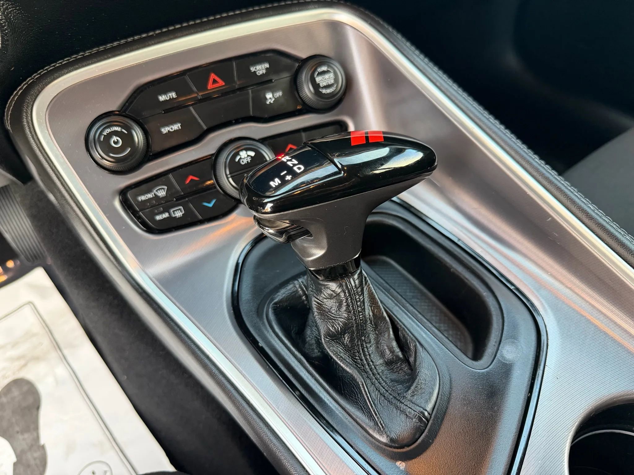 Used 2019 Dodge Challenger SXT image 21