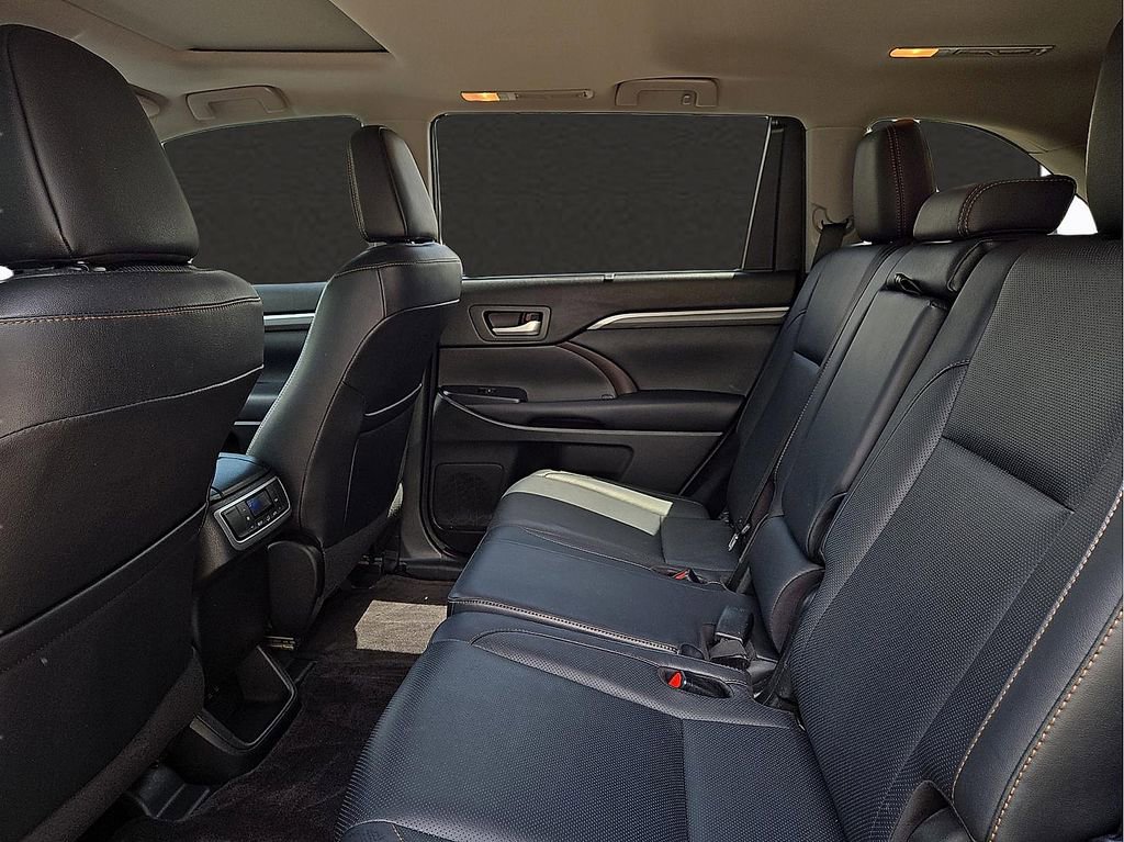 Used 2018 Toyota Highlander Limited FWD image 9