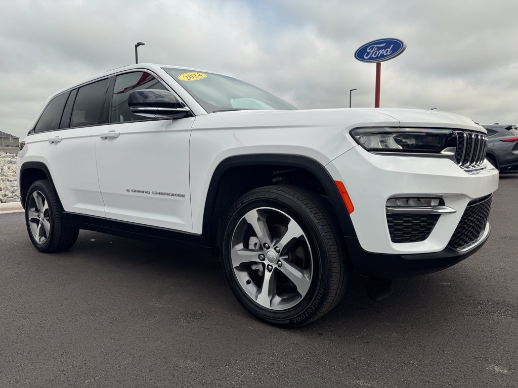 Used 2024 Jeep Grand Cherokee Limited AWD/4WD image 3