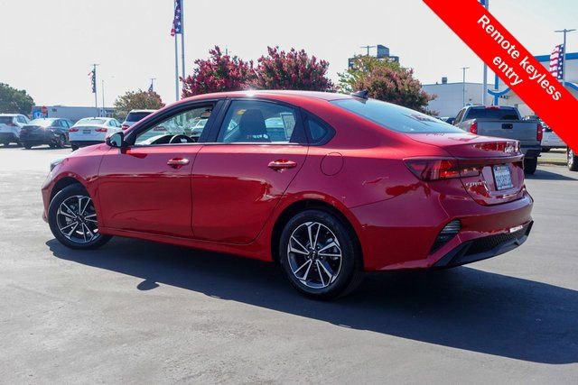 Used 2023 Kia Forte LXS w/ LXS Technology Package image 3