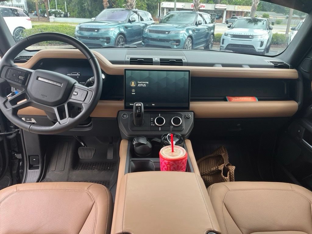Used 2026 Land Rover Defender 110 X-Dynamic SE AWD/4WD image 9