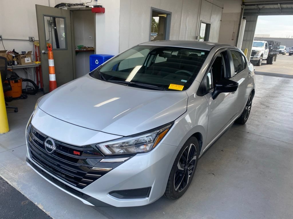 Used 2024 Nissan Versa SR FWD image 2