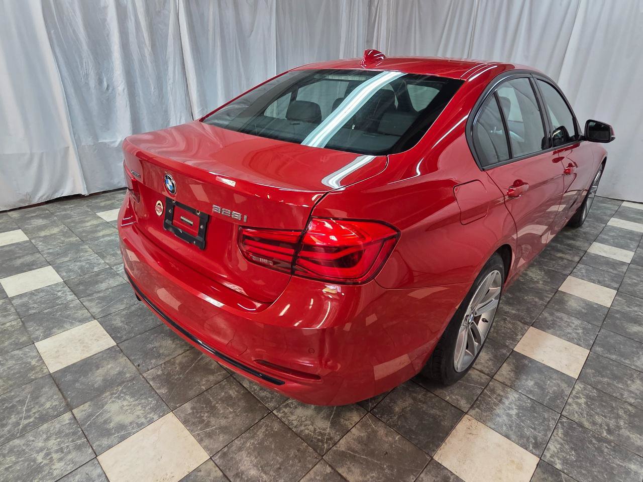 Used 2016 BMW 328i xDrive Sedan AWD/4WD image 5