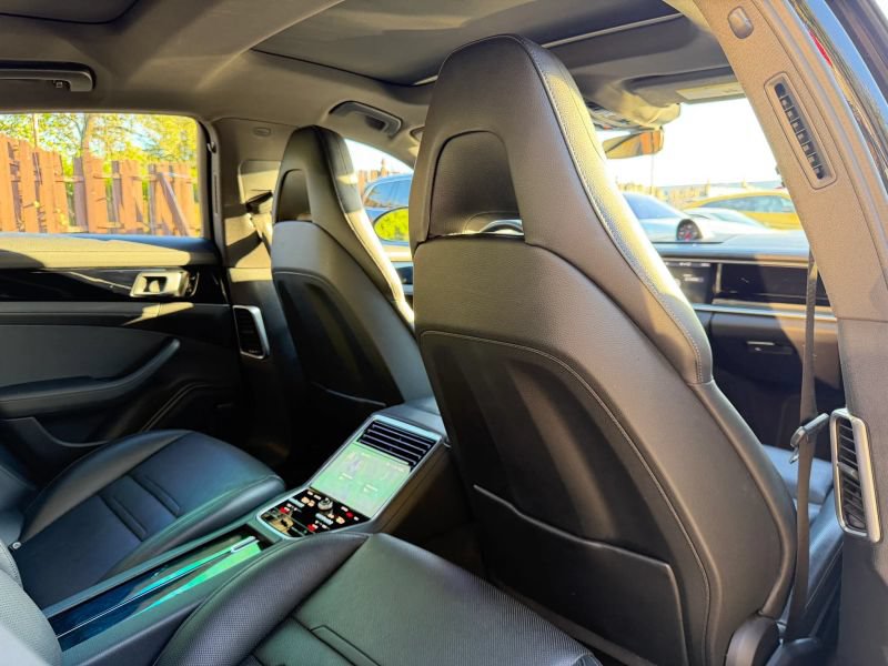 Used 2018 Porsche Panamera 4 AWD/4WD image 28
