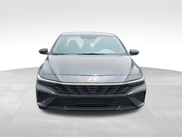 Used 2025 Hyundai Elantra Sport FWD image 2