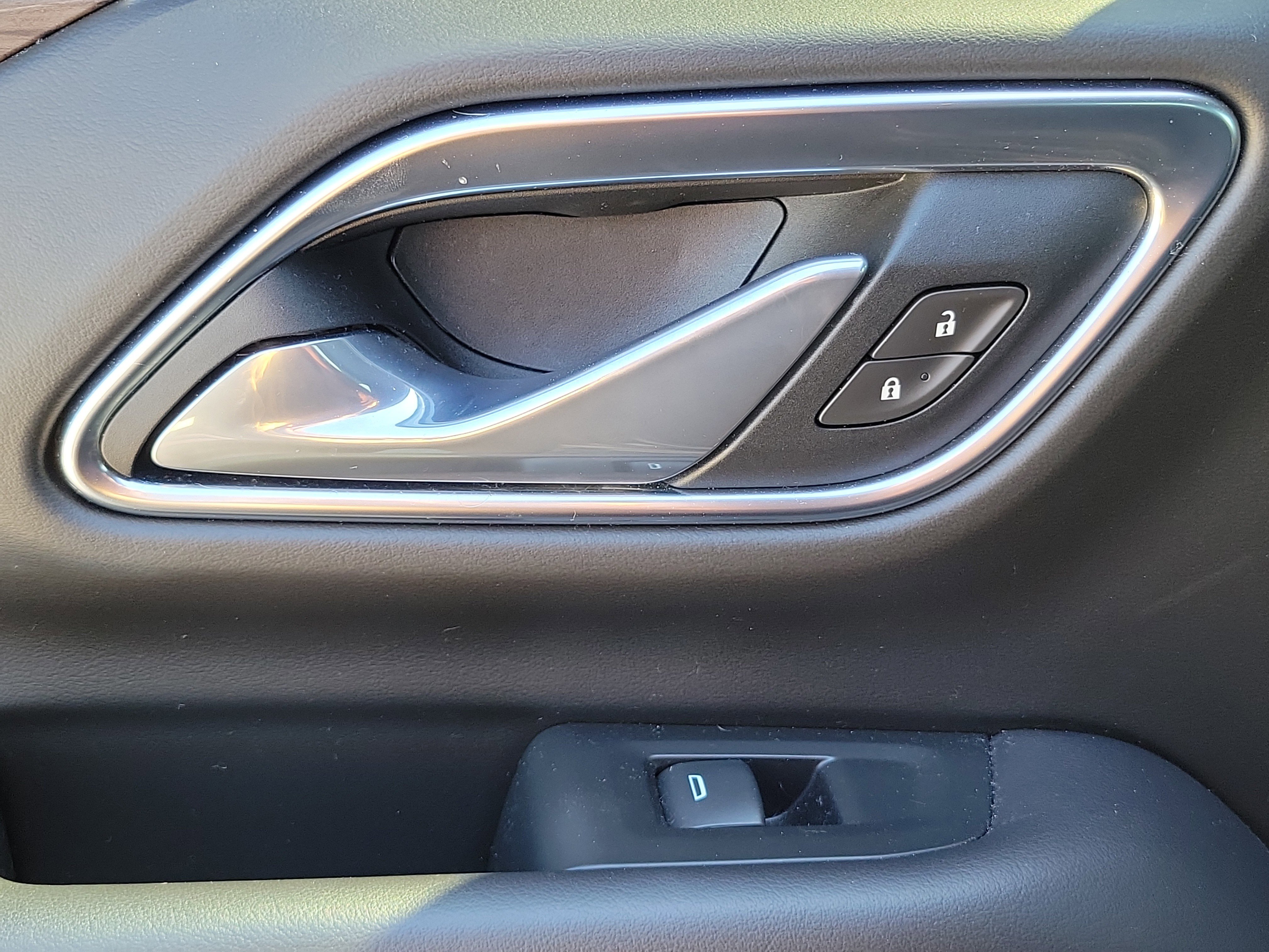 Used 2021 Chevrolet Suburban Z71 w/ Luxury Package image 13