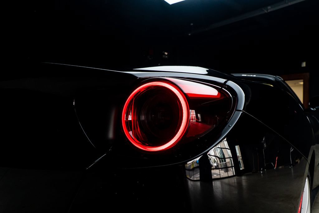 Used 2019 Ferrari Portofino RWD image 11