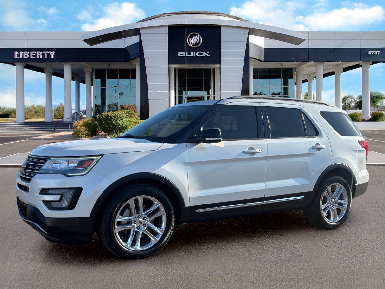Used 2017 Ford Explorer XLT w/ Equipment Group 202A FWD image 6