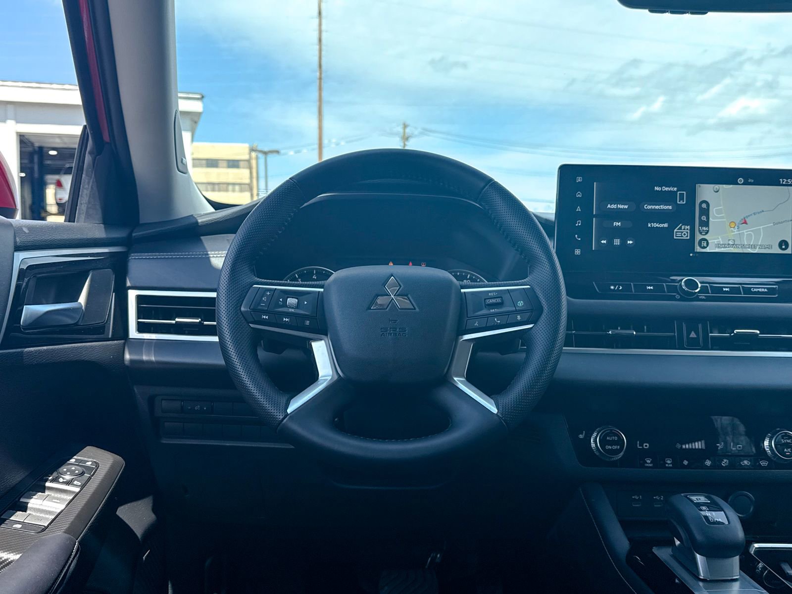 Used 2025 Mitsubishi Outlander SE image 26