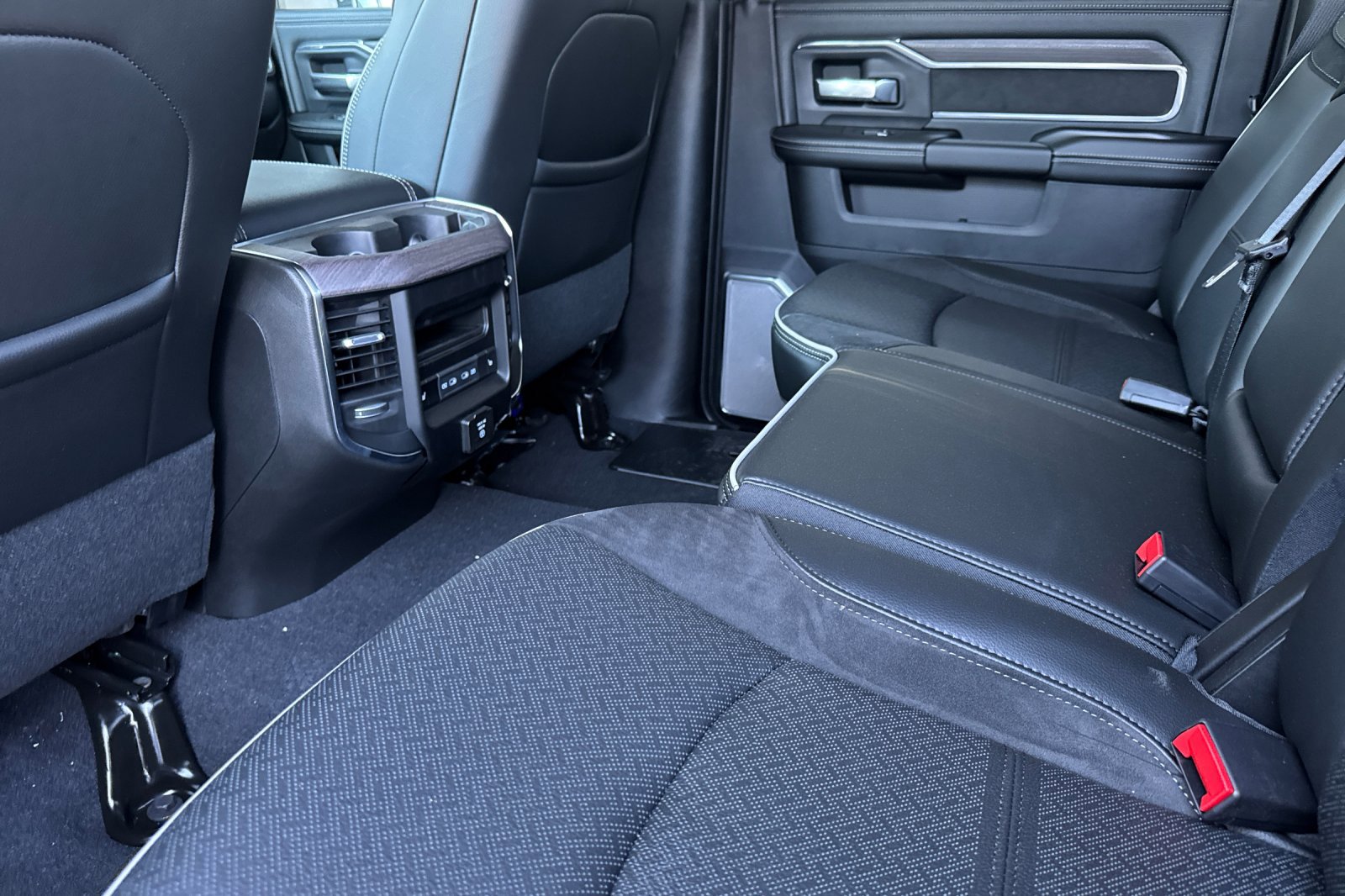 New 2026 RAM 2500 Laramie AWD/4WD image 11