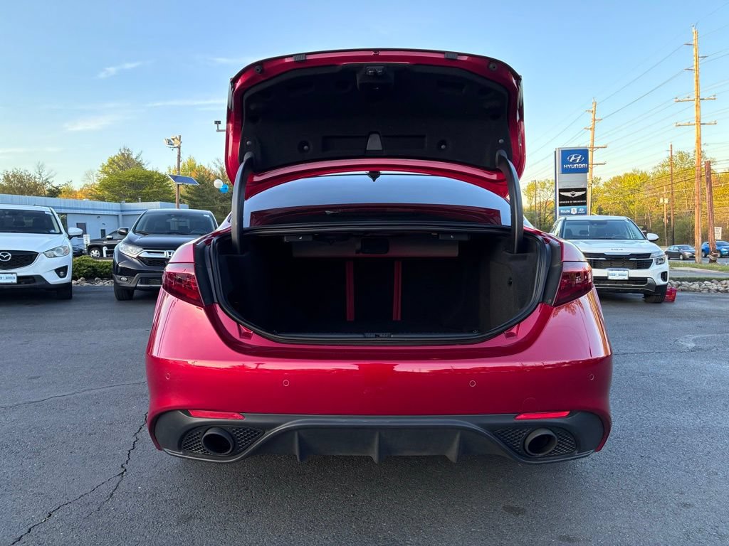 Used 2022 Alfa Romeo Giulia Veloce AWD/4WD image 11