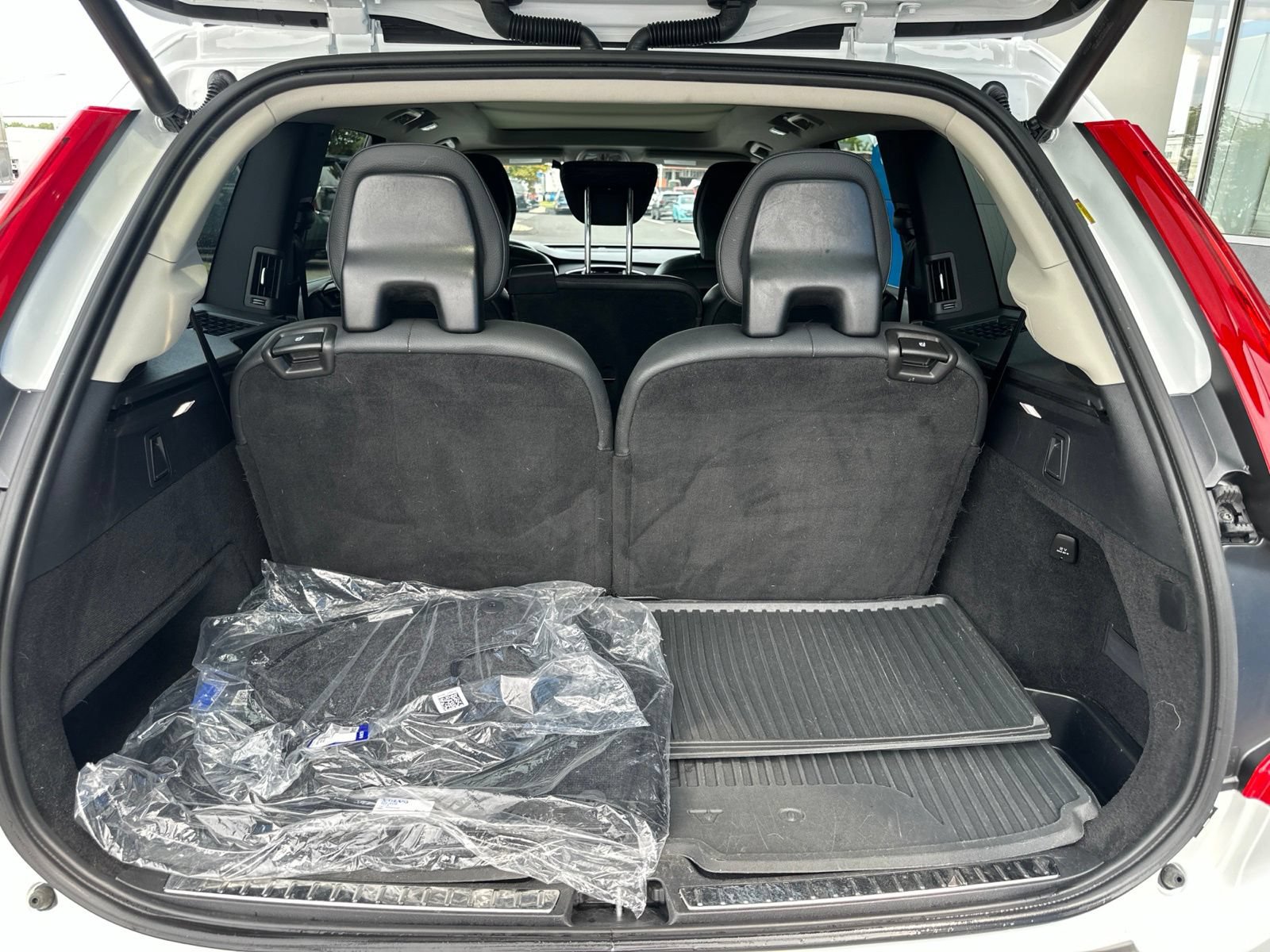 Used 2023 Volvo XC90 B5 Plus w/ Protection Package Premier AWD/4WD image 14