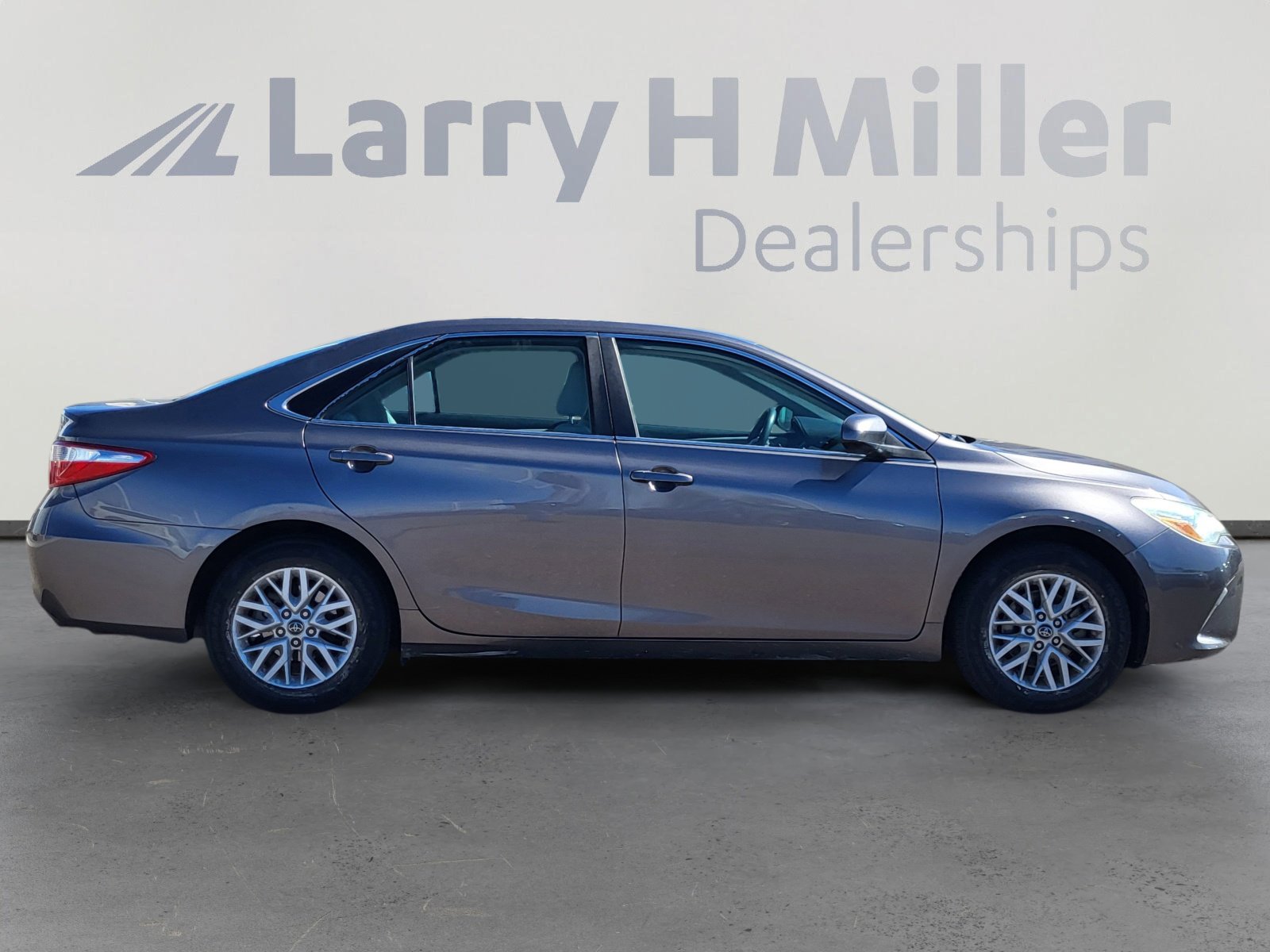 Used 2016 Toyota Camry LE image 6