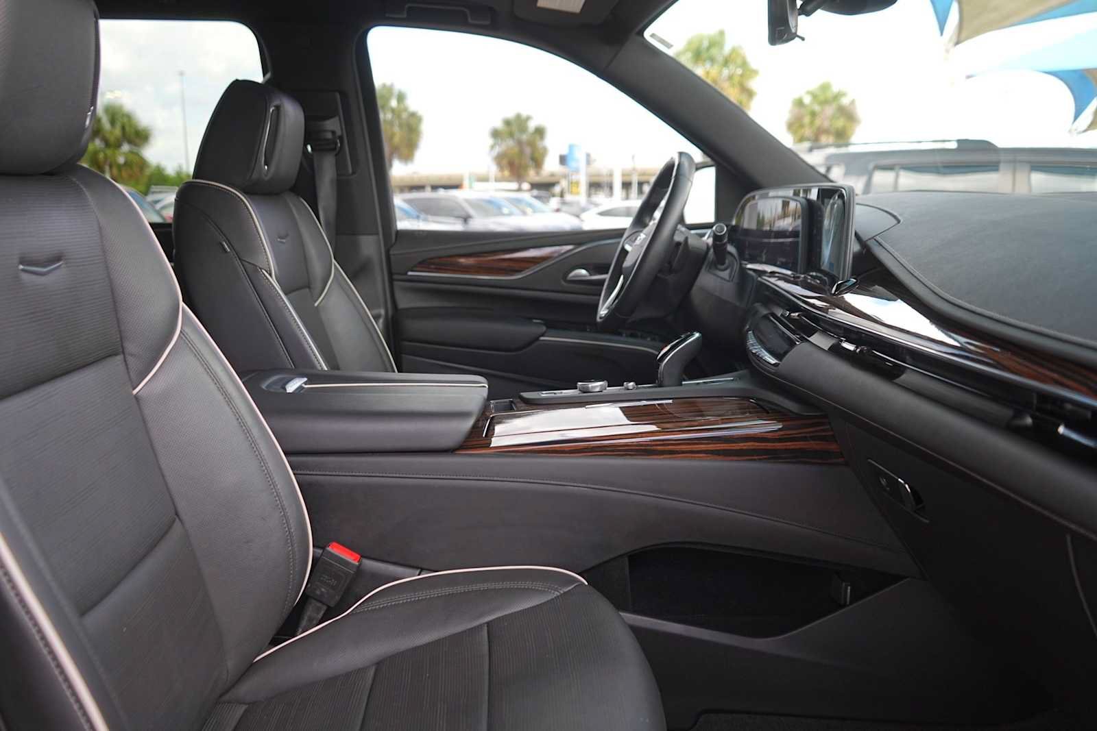 Used 2024 Cadillac Escalade ESV Premium Luxury RWD image 15
