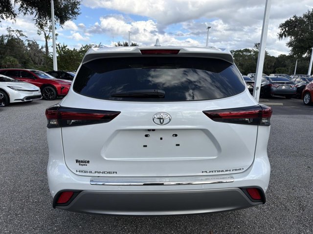 New 2026 Toyota Highlander Platinum AWD/4WD image 3