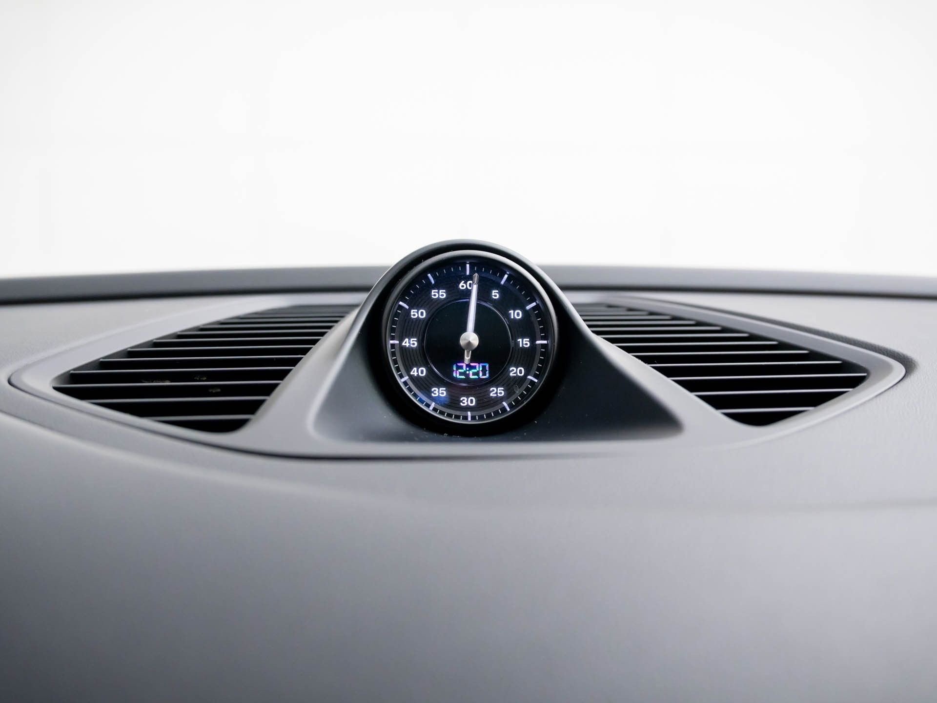 Certified 2024 Porsche Macan 4 Electric image 25