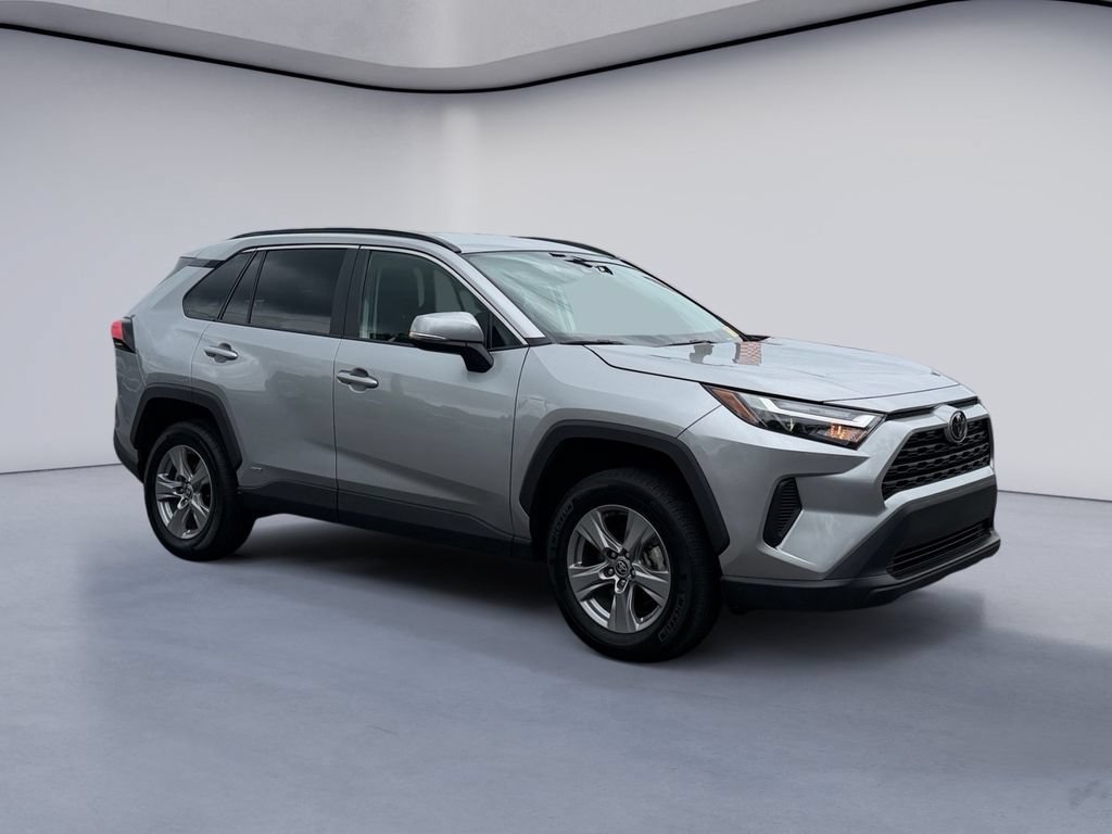Used 2025 Toyota RAV4 XLE AWD/4WD image 7
