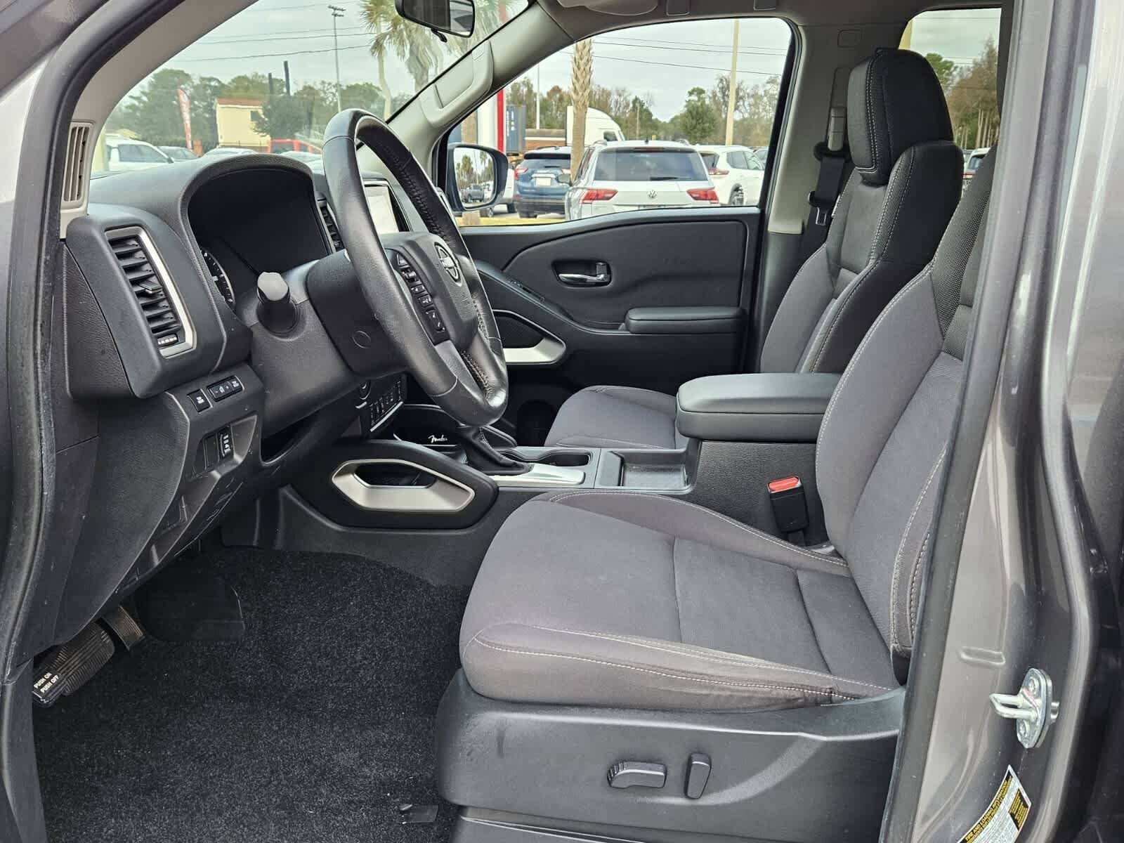 Used 2024 Nissan Frontier SV w/ SV Convenience Package image 3