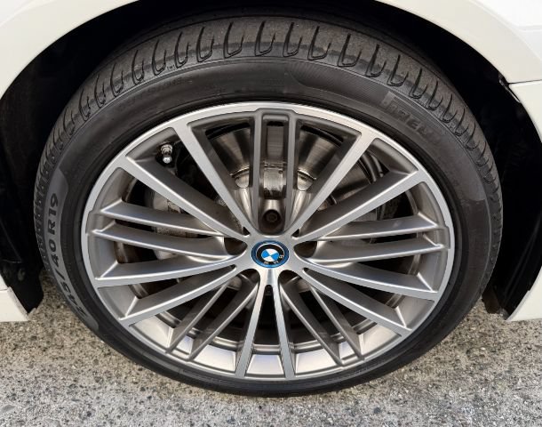 Used 2019 BMW 530e w/ Convenience Package RWD image 29