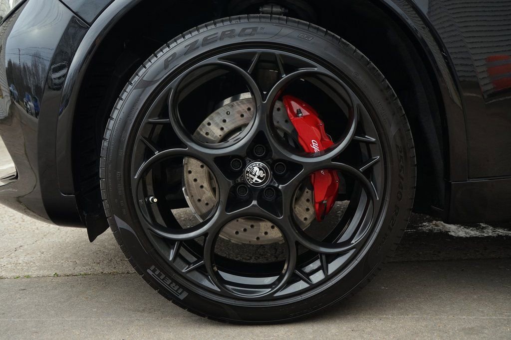 Used 2023 Alfa Romeo Stelvio Quadrifoglio w/ Active Assist Plus Package image 31