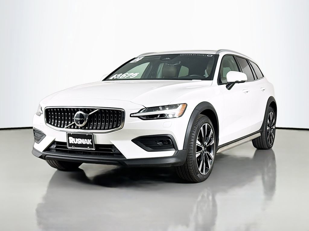 Certified 2024 Volvo V60 B5 Cross Country Ultimate w/ Protection Package Premier AWD/4WD image 3