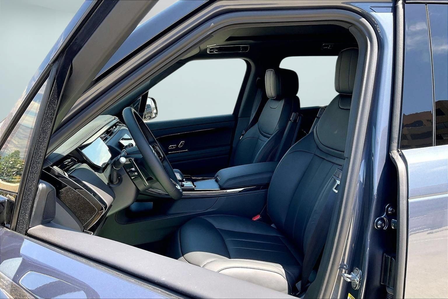 New 2026 Land Rover Range Rover Sport SE AWD/4WD image 15