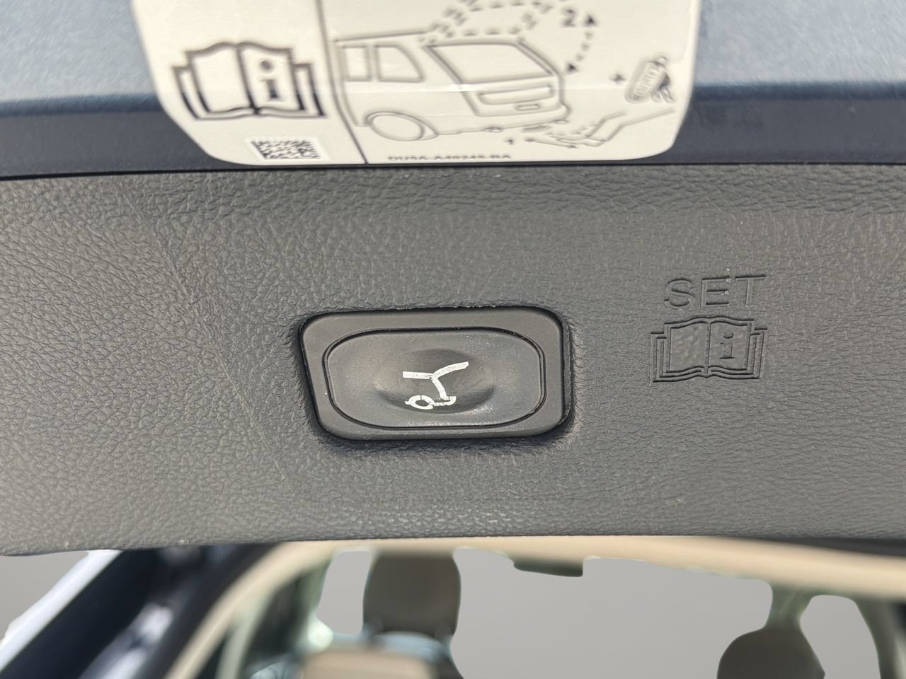 Used 2019 Ford Edge Titanium FWD image 9