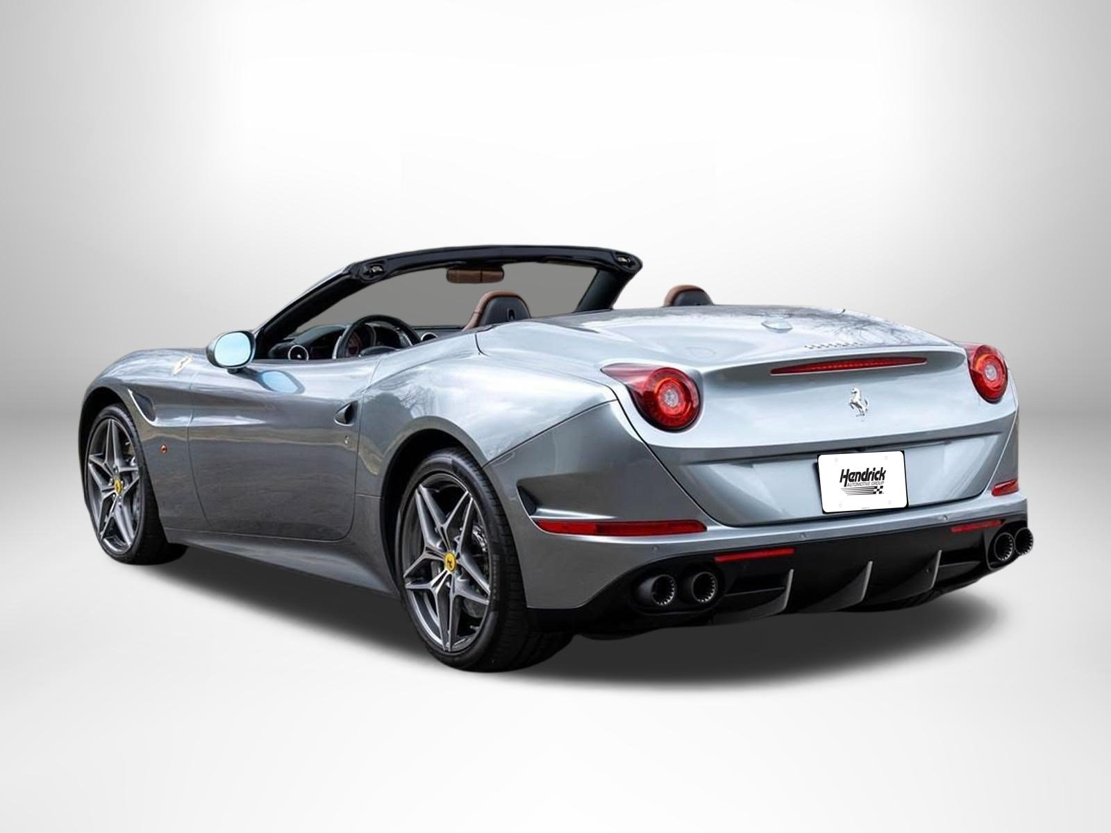Used 2017 Ferrari California T RWD image 3