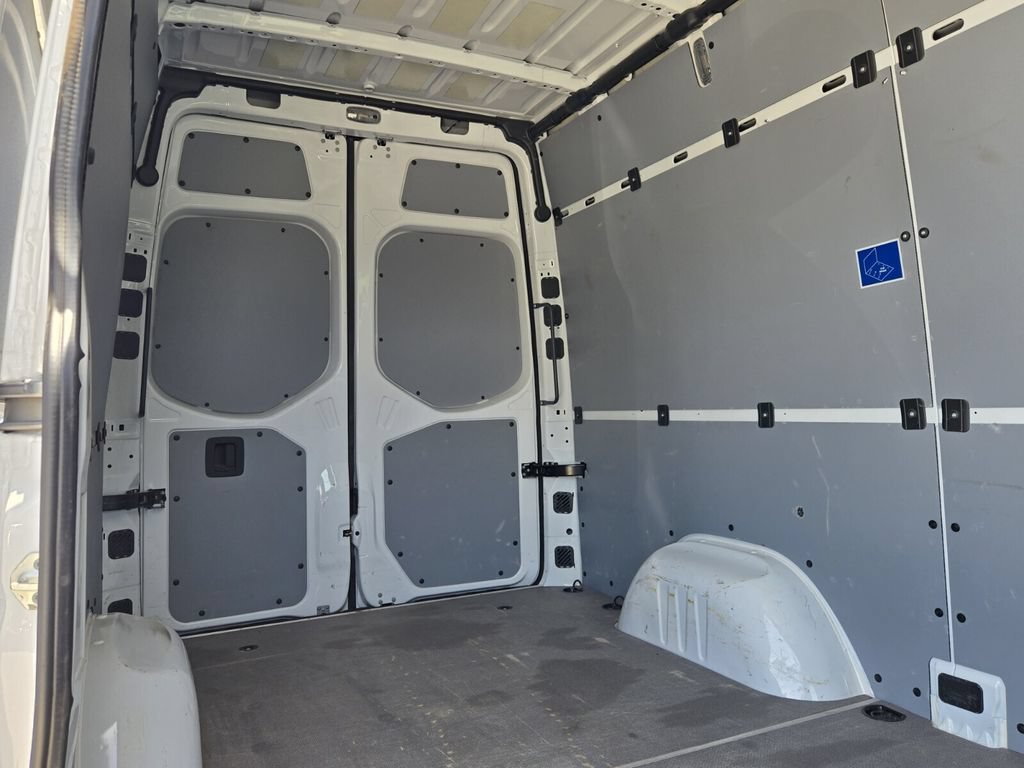 Used 2025 Mercedes-Benz Sprinter 2500 image 17