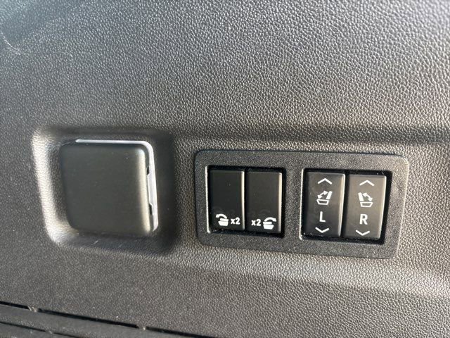 Used 2021 Chevrolet Suburban High Country image 15