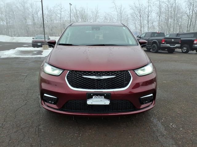 Used 2023 Chrysler Pacifica Touring-L FWD image 8